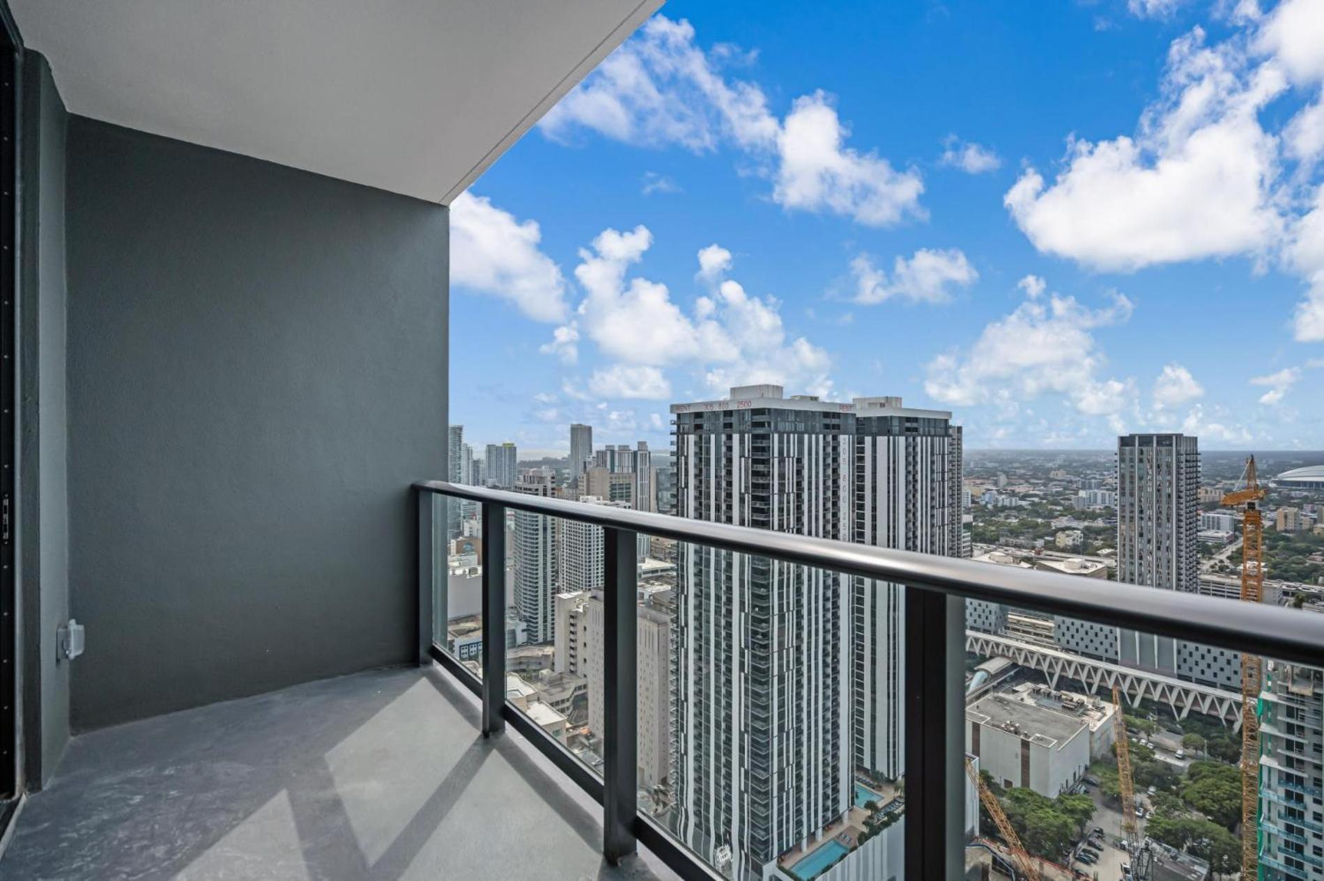 Modern 1br With Breathtaking Views Heart Of Downtown Appartamento